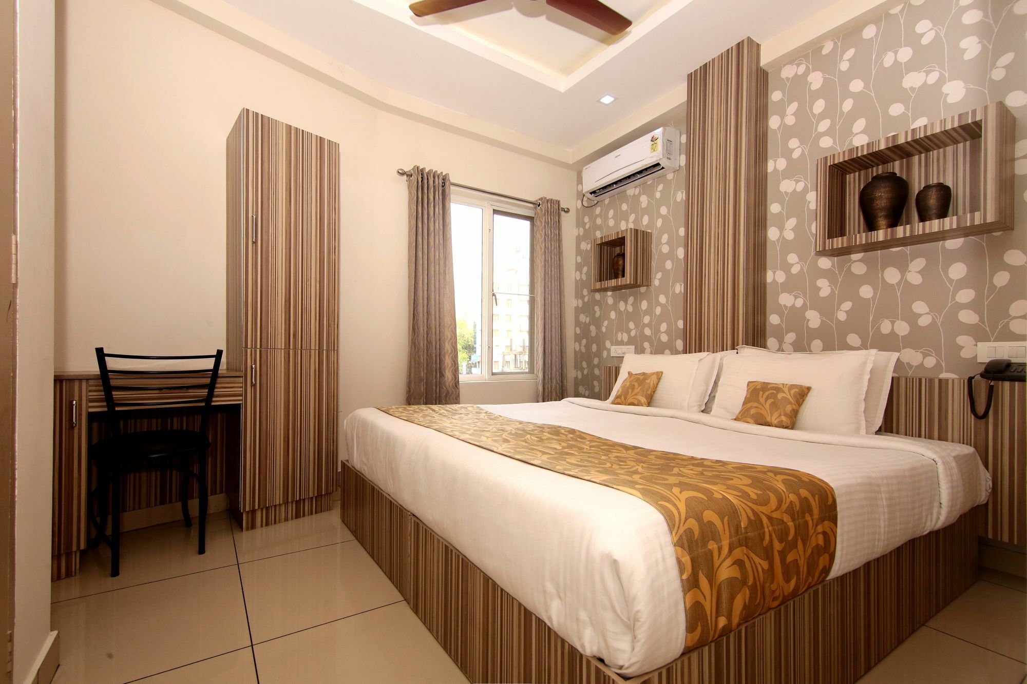 Oyo 7077 Reegate Inn Kochi Exterior photo